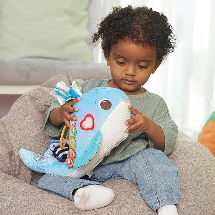 VTech Baby music plush whale - Jucărie interactivă de pluș pentru a descoperi și stimula simțul tactil - Cu cântece, fraze și melodii - Pentru copii cu vârsta cuprinsă între 3-36 luni Jucarii Bebe Naty Shop