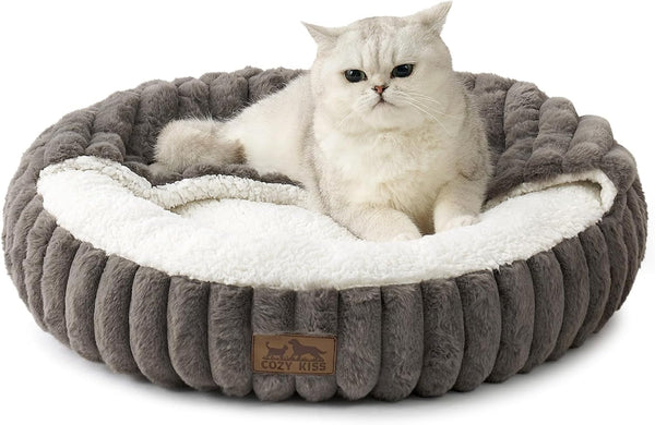 Pat pentru pisici COZY KISS pufos, rotund, moale, cu glugă, pentru pisici și căței, blană artificială lavabilă la mașină cu fund antiderapant, gri, 58 x 58 x 15 cm